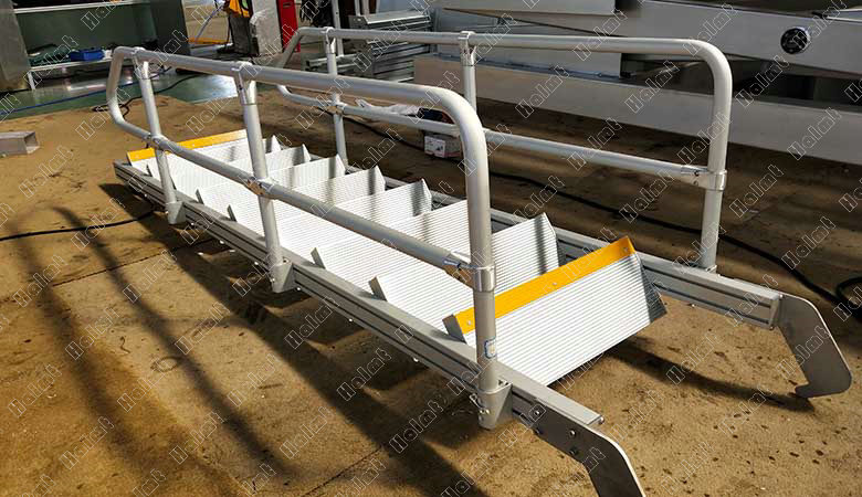 Aluminum Step Ladder